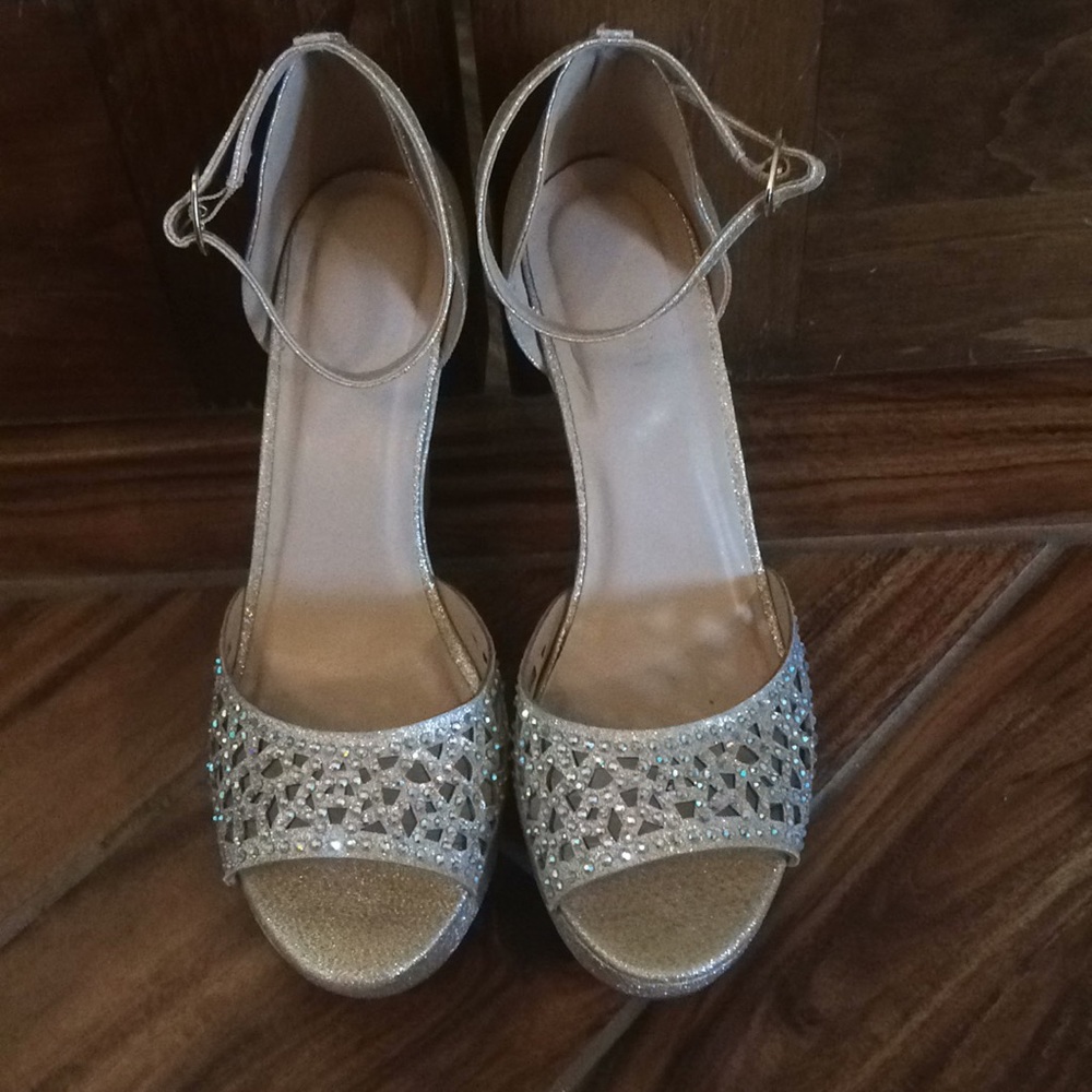 Rose gold sparkly shoes that shine like diamonds.